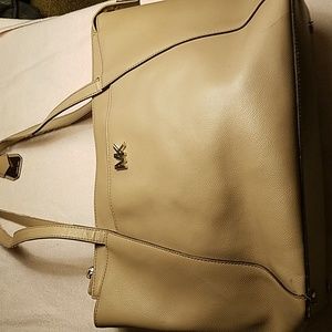 Michael Kors Maddie Large Tote